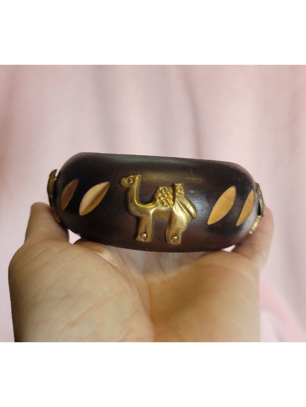 Vintage carved wooden brass camel bangle bracelet B1A
